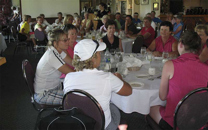 Lady-golf-tournament-dinner